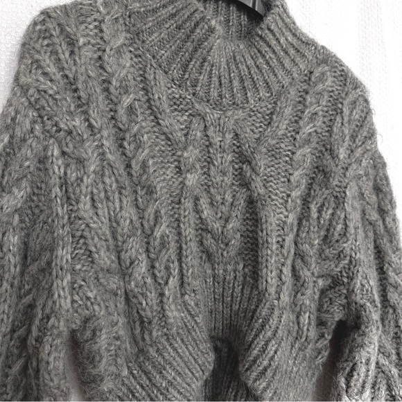 Zara Cable Knit Chunky Cropped Grey Sweater Sweater - Picture 3 of 9